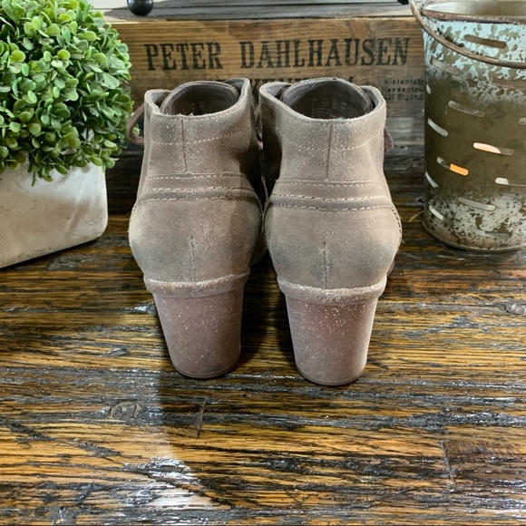 Clarks Ankle Bootie Ties High Heels Suede Brown 9 1/2 Boho - Picture 13 of 15